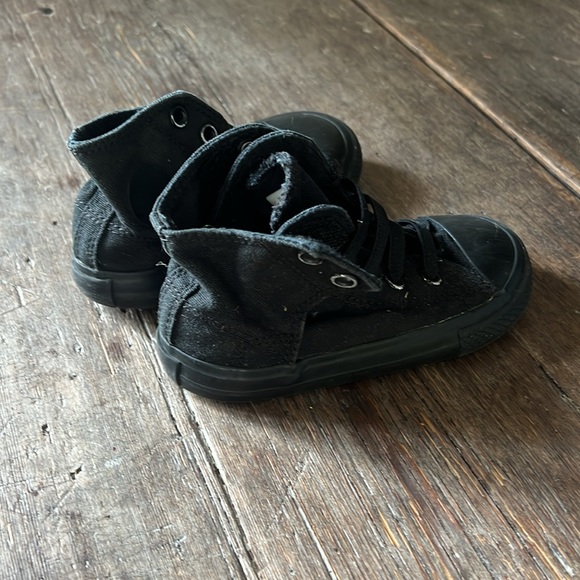Converse black toddler 8 Velcro slip on high tops - Picture 4 of 5